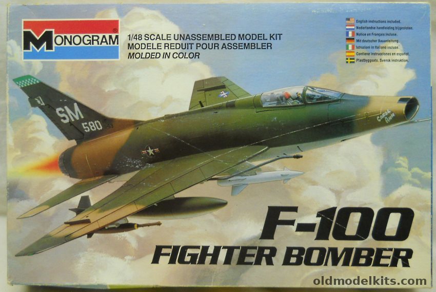 Monogram 1/48 F-100 Fighter Bomber - Camo Carol Ann, 5424 plastic model kit